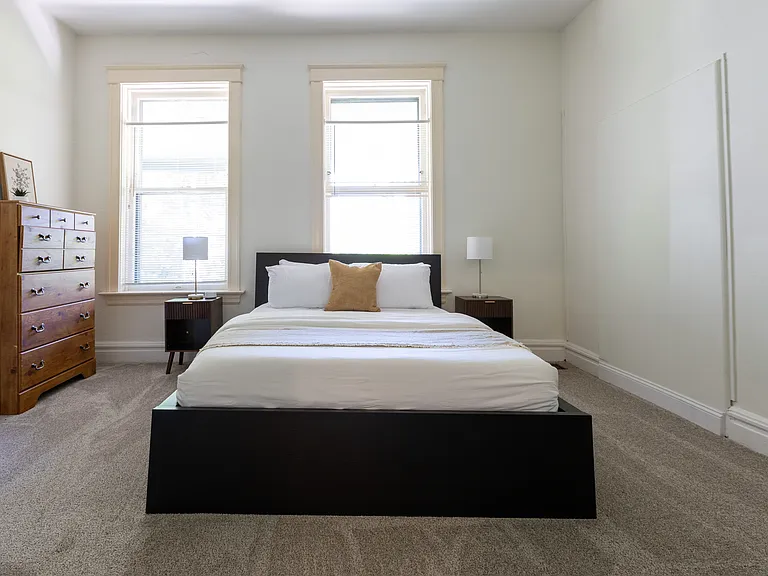 4376 W Pine Blvd — Photo 2