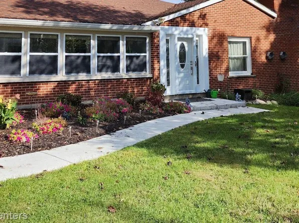 10410 Whitmore Lake Rd, Brighton, MI 48116