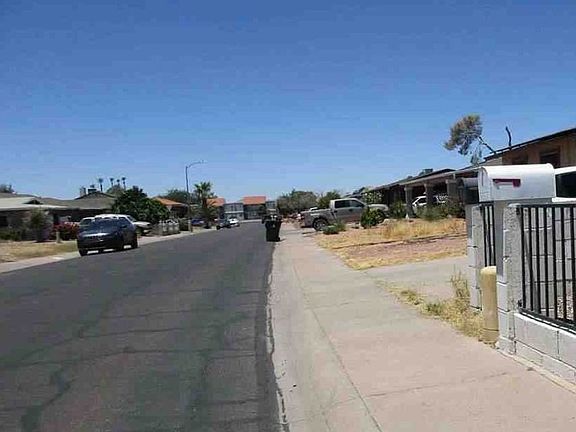 Exterior Neighborhood (street photo)
