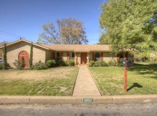 1002 Avenue B, Fredericksburg, TX 78624
