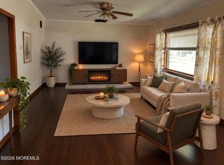 35 Wood Ave, Middletown, NJ 07748