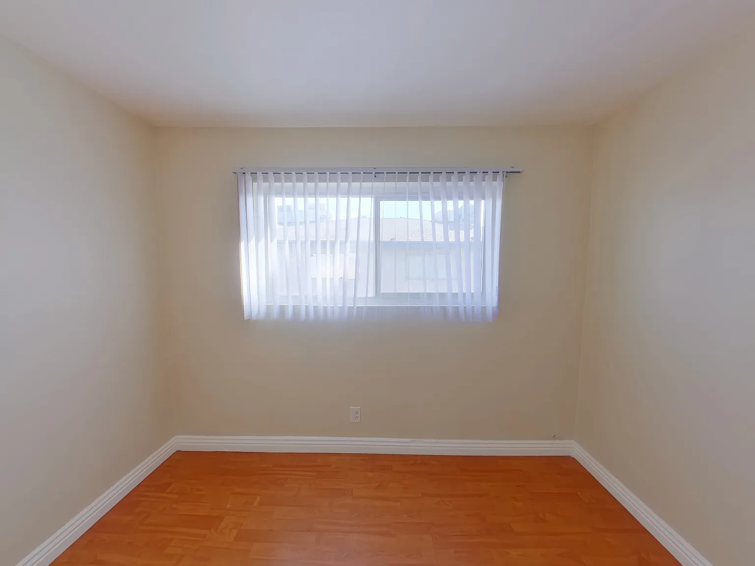 512 North Circle - 4 — Photo 1