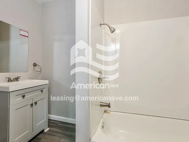 692872_011_main_bathroom_13857305.jpg