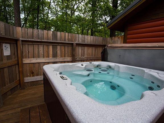 4th image of 415 Woodland Cir
