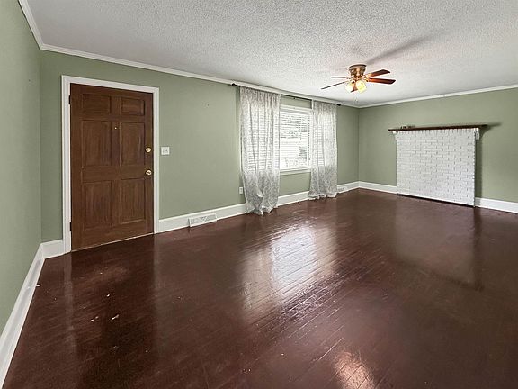 2nd image of 113 Pinewood Ave