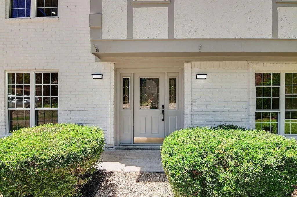 4 bed, 2.5 bath, 2270 sqft, $2,700 — Photo 4