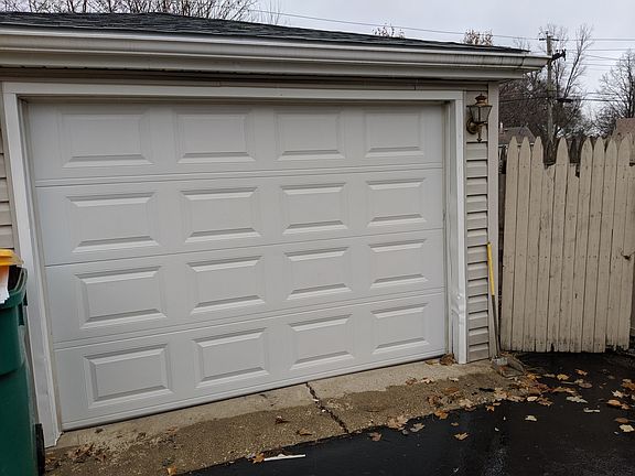 3rd image of 916 N Midland Ave