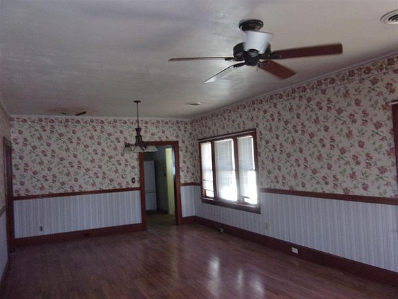 3rd image of 303 E 10th St