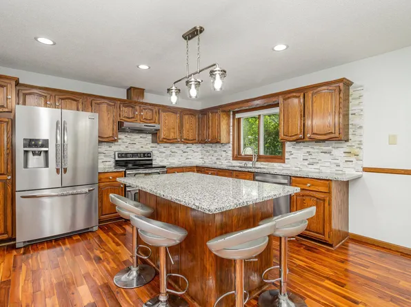 2546 Hazelwood St, Saint Paul, MN 55109