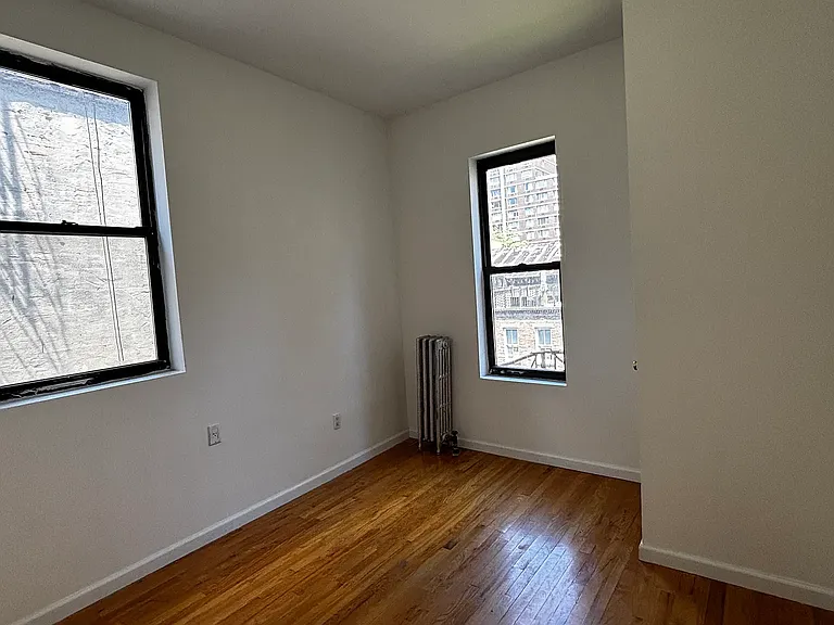315 W 54th St #15 — Photo 9