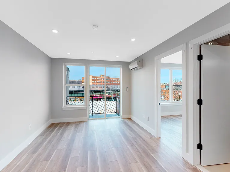 802 Howard Ave #4B — Photo 2