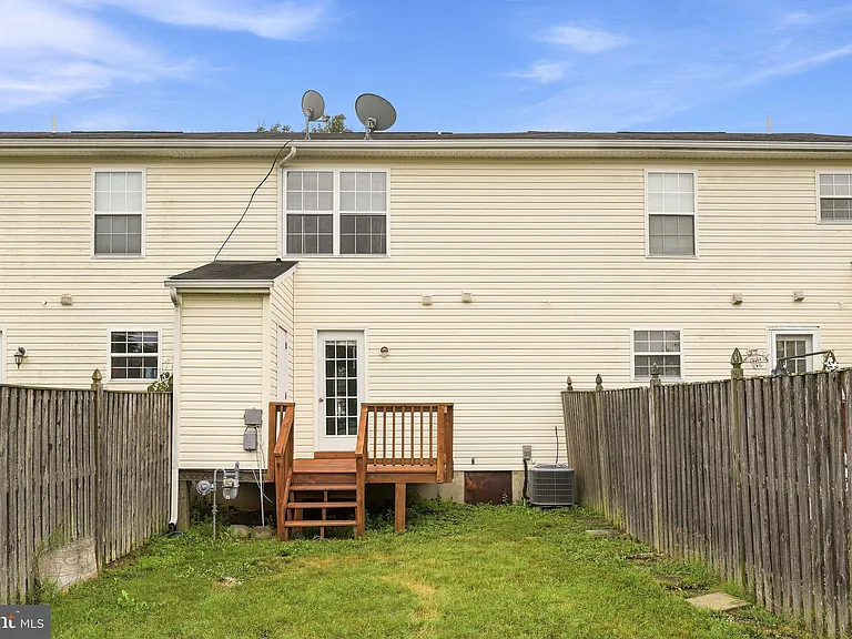 219 Surrey Club Ln — Photo 24