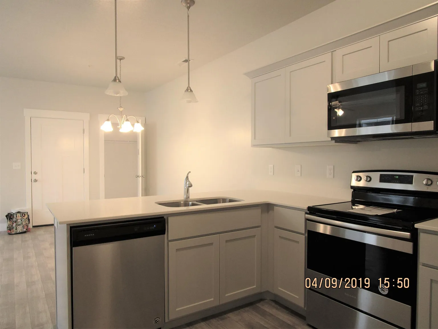 3 bed, 1300 sqft, $1,600 — Photo 2