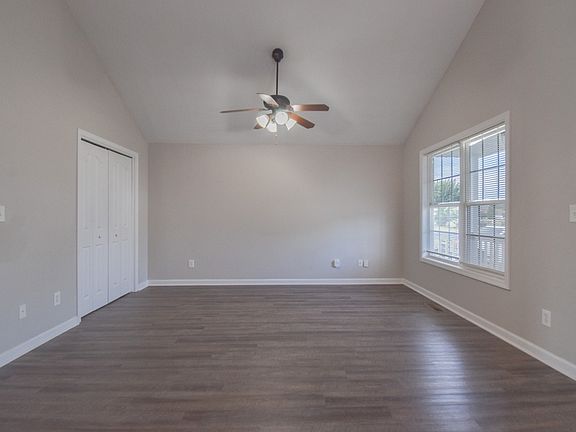 4th image of 548 Oakmont Dr