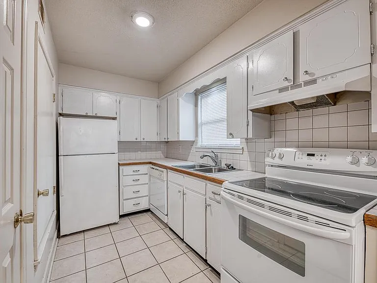 601 Mimi Ln #2 — Photo 6