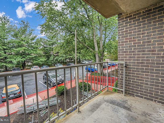 4th image of 1600 Renate Dr APT 204