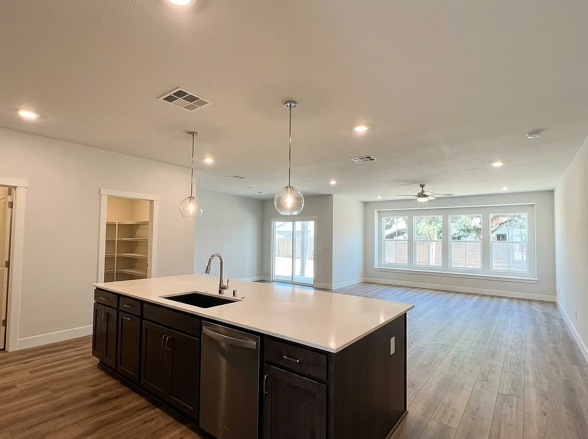 3 bed, 1787 sqft, $2,650 — Photo 3