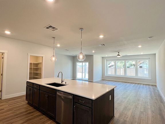 3rd image of 5851 E Pitt Ave