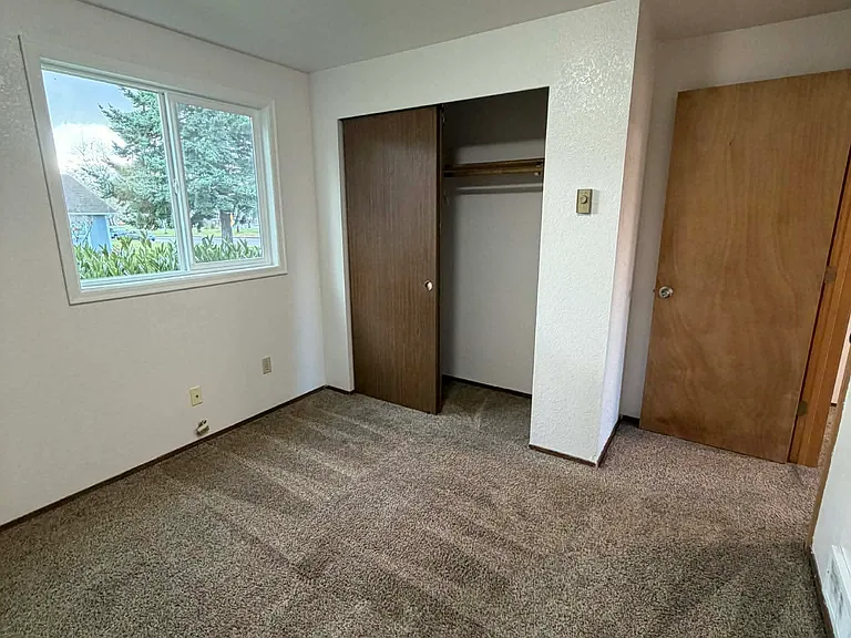 725 Edelweiss Ln SE — Photo 18