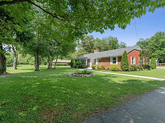 3rd image of 419 Minerva Dr