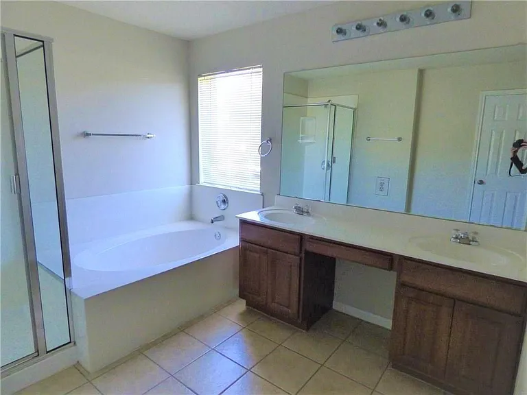 1600 Melissa Oaks Ln — Photo 17