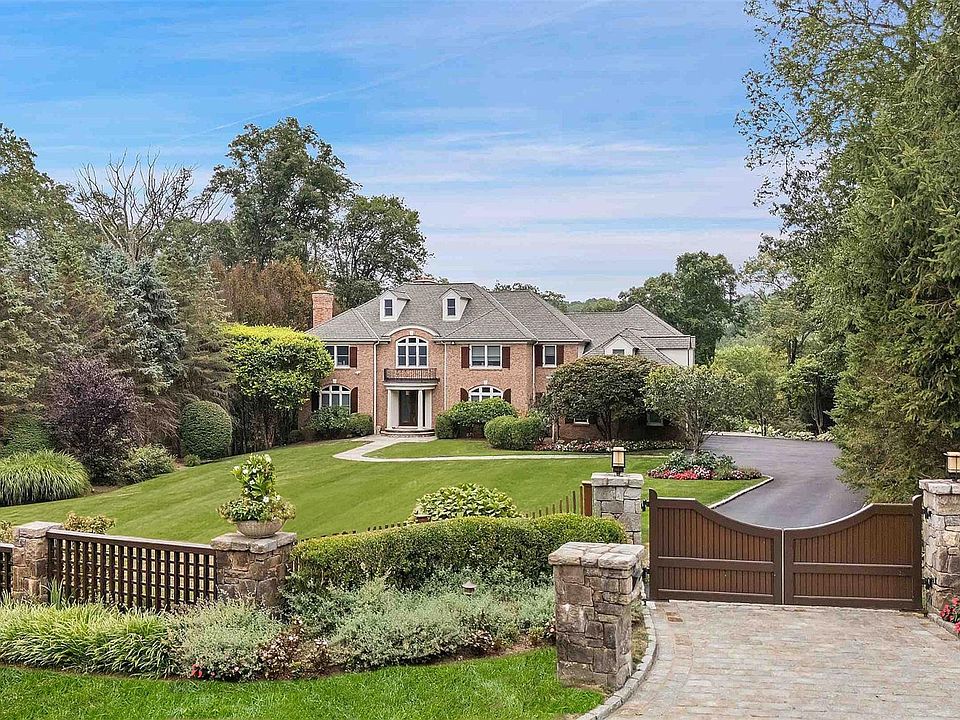 1st image of 8 Ridgeview Circle