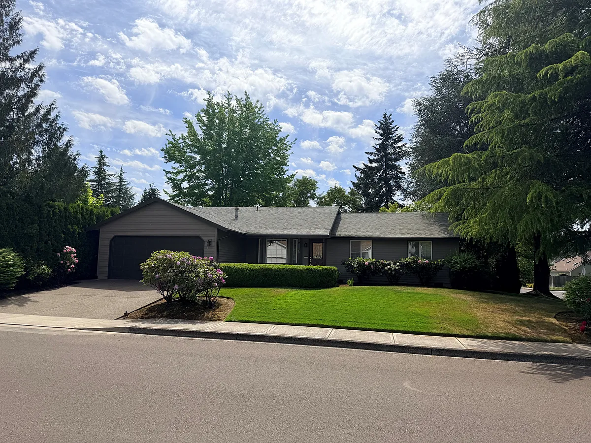 Building Photo - 602 NE Joanne Ct
