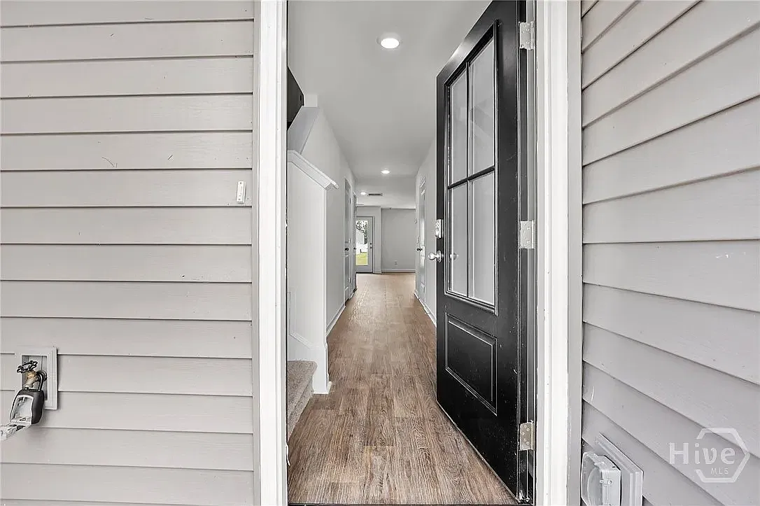 3 bed, 1418 sqft, $1,900 — Photo 3
