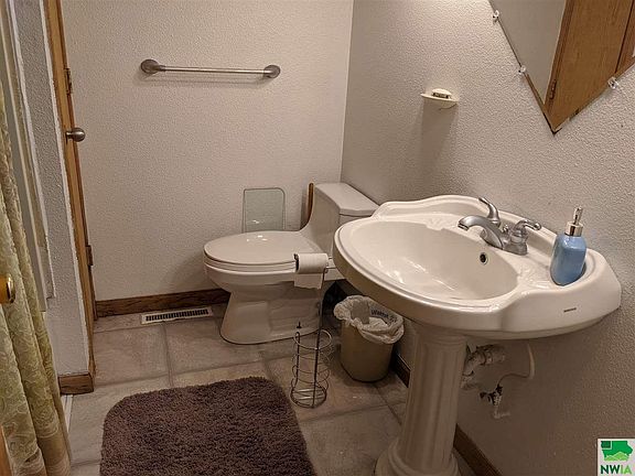 4th image of 567 Tompkins Dr