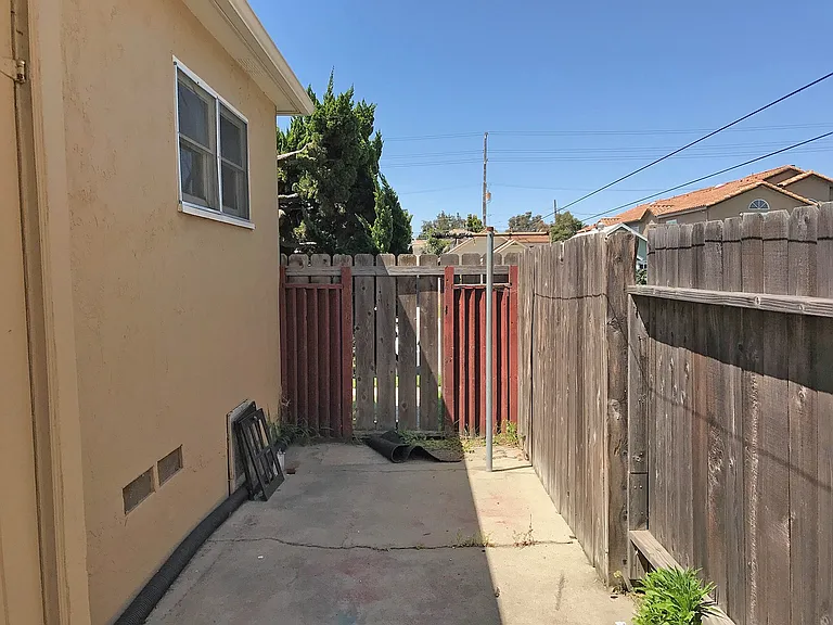 4653-59 Kansas St — Photo 16