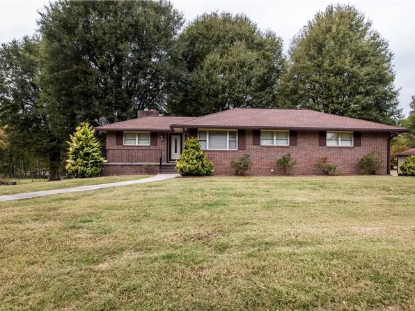 4280 Camp Betty Hastings Rd, Walkertown, NC 27051