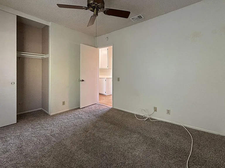 6064 Laura Ln — Photo 12