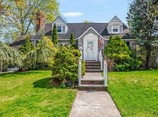 1275 Sturlane Pl, Hewlett, NY