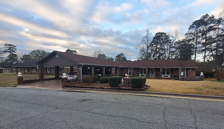 1st image of 5660 Monmouth Dr
