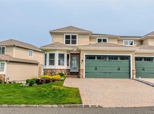 35 Theresa Ln, Port Jefferson, NY 11777