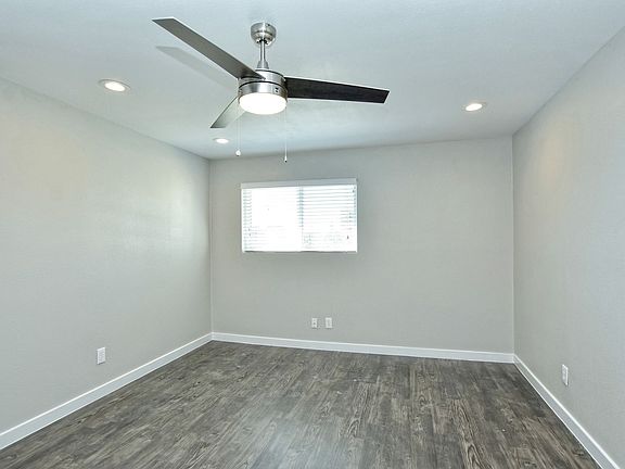 5th image of 1008 W 25th 1/2 St APT 302