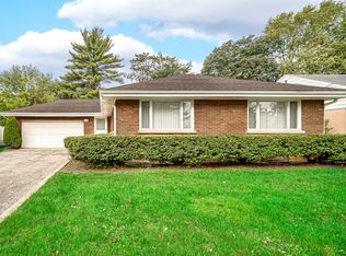 110 S Mount Prospect Rd, Mount Prospect, IL 60056