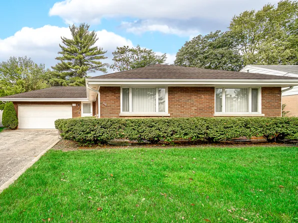 110 S Mount Prospect Rd, Mount Prospect, IL 60056