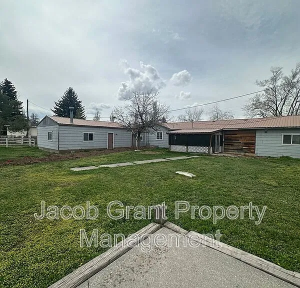 4590 N 15 E — Photo 19