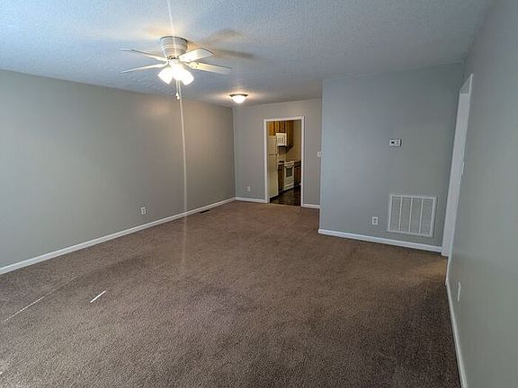 3rd image of 957 14th St SE
