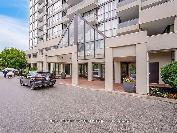 4th image of 5 Rowntree Rd N #805