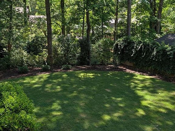 5th image of 255 Heathwood Dr