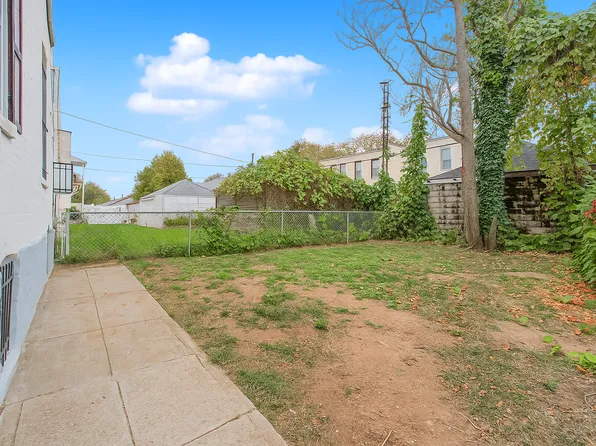 2418 East 23rd Street image 3 of 40