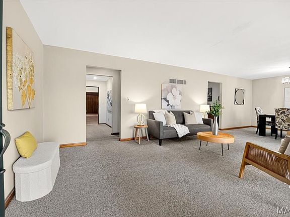5th image of 1020 Hawthorn Ave