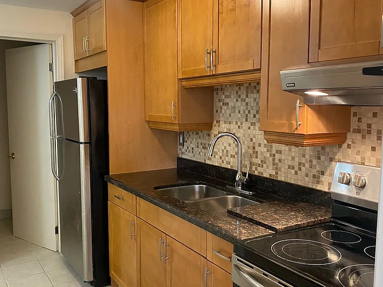 172 Humbercrest Blvd — Photo 7