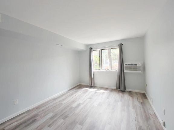 2nd image of 346 Grantwood Ave #1