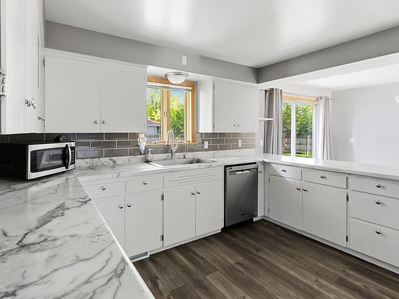 5th image of 1843 Palisades Dr