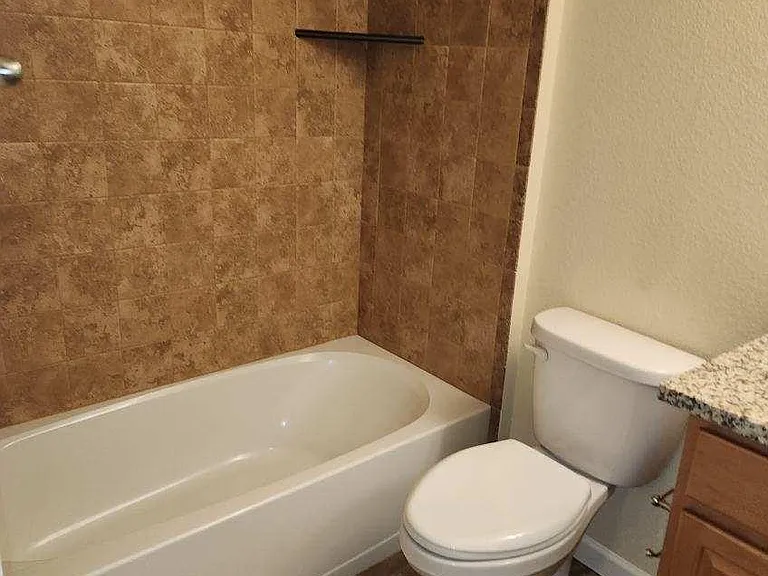 2125 King St #101 — Photo 11