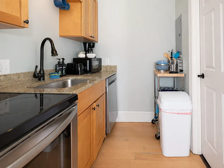 523 Park Ave — Photo 5