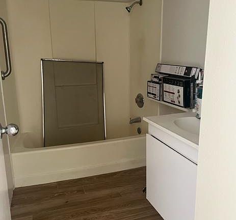 5th image of 5077 La Cuenta Dr
